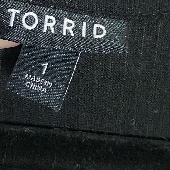 Torrid Black Tunic Blouse Crochet Lace Details, Stretchy, V-neck cut, size 1X - Picture 9 of 9